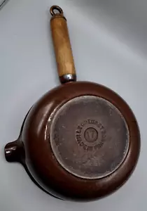 VTG LE CREUSET 17 Enamel Cast Iron Saucepan Wood Handle Spout La Mama Brown - Picture 1 of 11