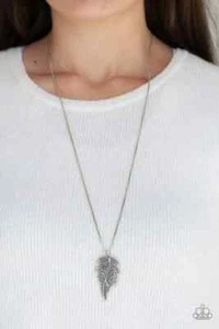 Paparazzi "Enchanted Meadow" Stacked Textured & Rhinestone Leaf Pendant Necklace - Picture 1 of 3