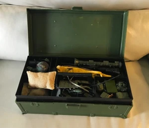GI Joe - Army Footlocker Aufbewahrungsbox - 1997 - mit viel Zubehör - Bild 1 von 12