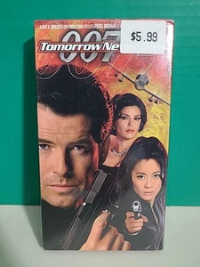 Tomorrow Never Dies VHS 1998 Brand New Sealed Teri Hatcher Pierce Brosnan  - Bild 1 von 3
