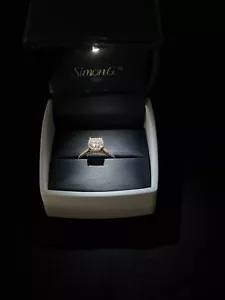 Simon G. Engagement ring size 7. 18k Rose gold with 2 carat lab grown diamond - Picture 1 of 6
