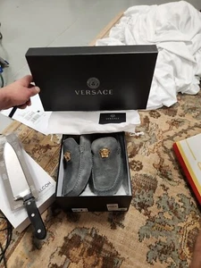 VERSACE LA MEDUSA SUEDE DRIVER LOAFERS Grey/ GOLD SZ 44/10 NEW 2024! - Picture 1 of 8