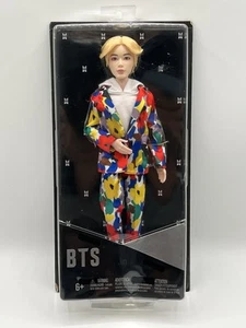 BTS - Jin - Sammlerstück 12" K-Pop Künstler Mode Idol Puppen - Kunststoff hat Schäden - Bild 1 von 6