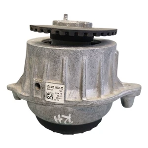 Mercedes C Class W205 Engine Mount Right A2132403500 - Picture 1 of 21