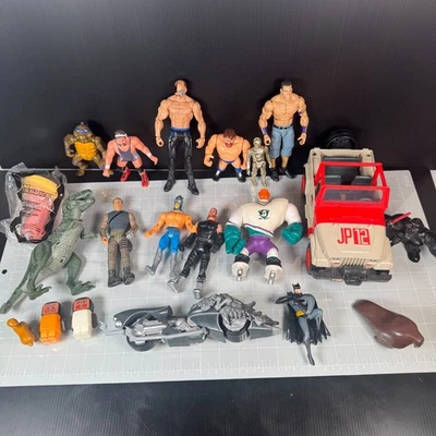 Mixed Lot of Vintage and Modern Toys Wrestlers, 1977 C3PO, Jurassic Park & More - Image 1 of 4
