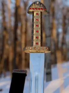 Replica of King Ragnar’s Viking Sword Handcrafted | D2 High Carbon Steel - Picture 1 of 6