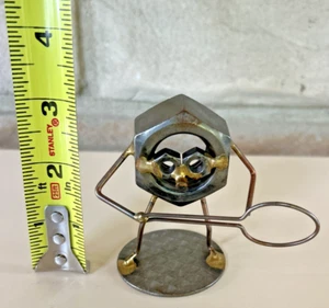 Scultura vintage in metallo tennista fatta a mano dadi/bulloni figura saldata rara - Foto 1 di 6