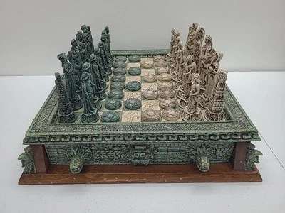 Tablero de ajedrez/ajedrez de madera azteca maya vintage con cajones hecho en casa usado  Foto 1 de 4