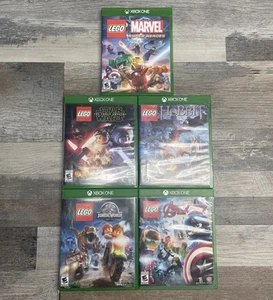 Lotto (5) Giochi Xbox One LEGO Family Buone Condizioni! - TESTATO - SPEDIZIONE GRATUITA VELOCE - Foto 1 di 7