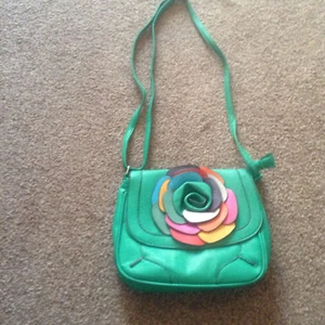 LADIES JANNI GREEN HANDBAG WITH FLOWER DECORATION DEPTH 8 INCH WIDTH 8.5 INCH - Picture 1 of 4