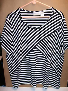 (Alfred Dunner) Black & White Striped Short Sleeved Ladies Top - Picture 1 of 3