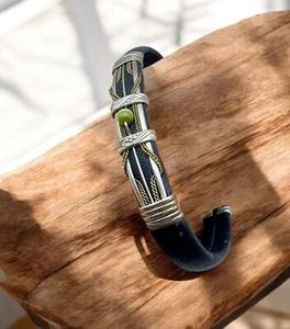 Brazalete de cuero negro estilo suroeste tono plata verde ojo de tigre cuentas - Imagen 1 de 8