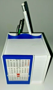 Zettelbox mit 2-Jahres-Kalender / Tischkalender für 2022/2023, mit Stifteköcher - Bild 1 von 2