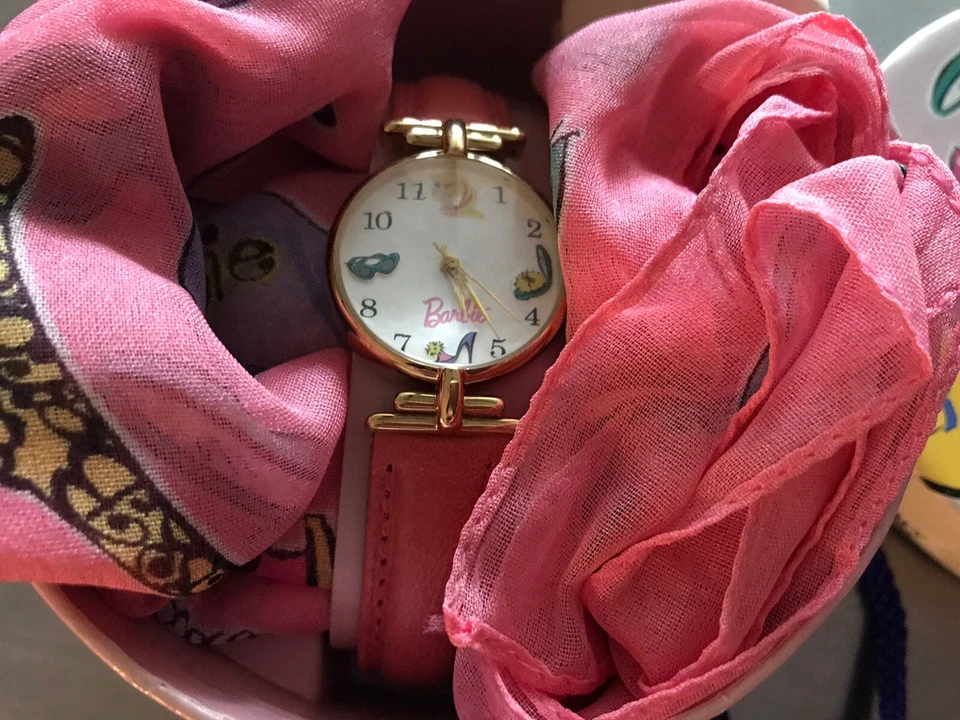 c1994 ¡Sin usar, en caja! Reloj De Colección Barbie Cuero Fósil Hecho en Japón con Bufanda Hecho en Italia Foto 1 de 4
