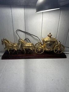 VINTAGE ELECTRIC UNITED CLOCK CORP  FOUR HORSES CARRIAGE WORKS - Picture 1 of 17
