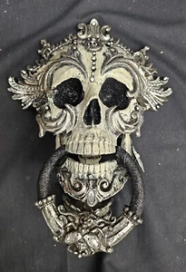 Morgue Sale: Halloween Katherines Collection Calavera PUERTA ALDABA Retirado 2015 - Imagen 1 de 5