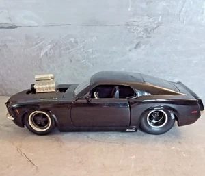 1970 Ford Mustang Boss 429 w/ Engine Blower Black - 1:24 Diecast - by Jada - Bild 1 von 14