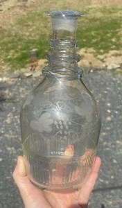 Antica bottiglia decanter georgiano vetro 3 tre anelli ruota vino uva incisa - Foto 1 di 12