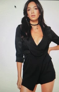 Neu mit Etikett Lily sexy maßgeschneiderter Playsuit Damen übergroßes Revers schwarz Strampler Größe 4 Small  - Bild 1 von 3