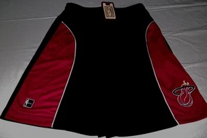 Pantalones Cortos Sintéticos Miami Heat Juveniles Grandes Madera Dura Clásicos Bordado Logo NBA - Imagen 1 de 3
