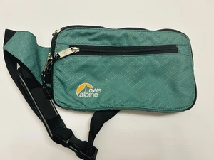 Lowe Alpine Fanny Pack Turquoise Super Cute Great Condition Multiple Pockets  - Picture 1 of 3