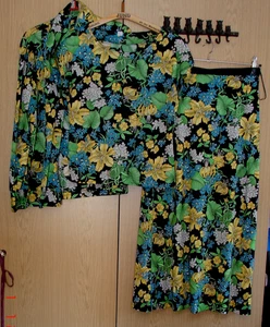 VINTAGE ARNEL 3 TEILIG KOSTÜM ROCK/BLUSE/JACKE GR: 40/42 XL  PFLEGELEICHT BLUMIG - Bild 1 von 8