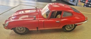 Burago 1/18 Scale Diecast 3018 - 1961 Jaguar E Coupe - Red - Picture 1 of 6
