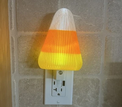 Luz nocturna de maíz caramelo de Halloween - Decoración LED espeluznante enchufable - Única impresa en 3D Foto 1 de 4