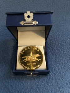 Saratoga Racing Centennial 1863 - 1963 Commemorative Coin - Very Good Condition - Bild 1 von 2