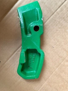 BLOCK SWAY RH New Original Jonh Deere L75867 - Picture 1 of 6