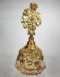 Botella de perfume de vidrio chapado en oro Matson Ormolu ornamentada con decoración de diseño de rosas - Imagen 1 de 21