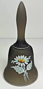 Vintage Westmoreland braune Glasglocke mit handbemalter Gänseblümchen 5 Zoll mattiert Sehr guter Zustand - Bild 1 von 8