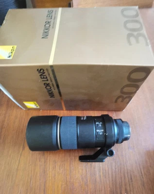 Nikon AF-S Nikkor 300mm f4D ED     FAULTY PLEASE READ - Image 1 of 4