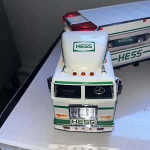Vintage 1997 Hess Spielzeug LKW und Racer Set. Neu im Karton - Bild 1 von 4