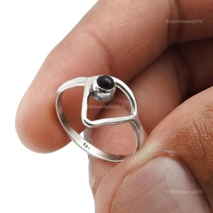Radice Chakra Tondo Nero Pietra Onice Triangolo Fedina 925 Argento Sterling US 8 - Foto 1 di 9