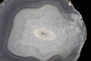 Sliced Agate Geode Half Rock Polished Agate Crystal Grey Blue 4" W - Picture 1 of 5