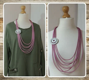 BRANDNEU MIT ETIKETT, LAGENLOOK, STATEMENT, MAUVE, MULTISTRANG, GUMMI HALSKETTE (UVP £24) - Bild 1 von 13