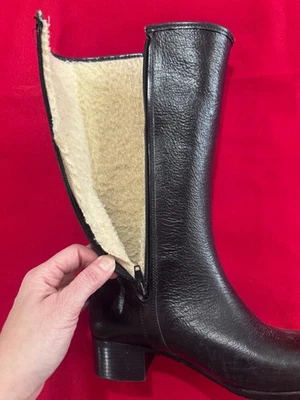 Vintage 70’s Faux Fleece Lined Rubber Boots, Waterproof To Zipper, sz 6, USA - Image 1 of 4