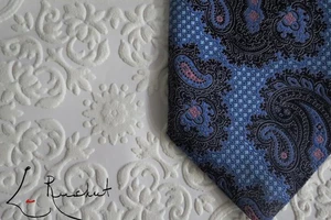 Ermenegildo Zegna Italy Textured Bold paisley 100% silk neck tie - Picture 1 of 9