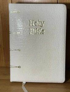 The New American Holy Bible Catholic Edition 1971 Nelson Farbe Weiß mit Gold Vintage - Bild 1 von 11