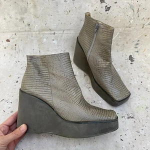 Vintage 90’s Faux Leather Platform Ankle Boots Grey Reptile by Icinoo, 7.5 Rave - Picture 1 of 6