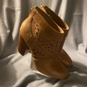 Guess Women's Tan Leather Ankle Western Booties, 3 1/2" Heel, size 8.5 - Picture 1 of 6