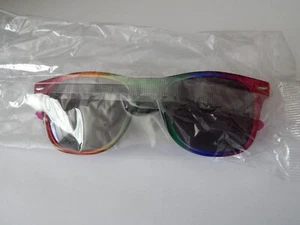 OCCHIALI DA SOLE IN PLASTICA ARCOBALENO THE HARTFORD PRIDE LGBTQ+ DESIGN DIVERTENTE NUOVI - Foto 1 di 8