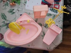 Barbie Traumhaus rosa Eck Badewanne WC Handtuchhalter Schrank BESCHÄDIGT - Bild 1 von 10