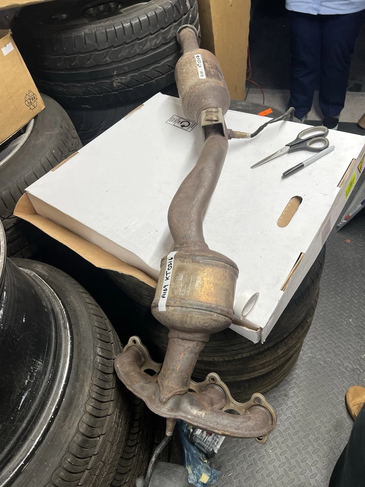 Convertidor catalítico gasolina 1,5 Mercedes Benz clase A160 2008-2012 A1694901514 Foto 1 de 3