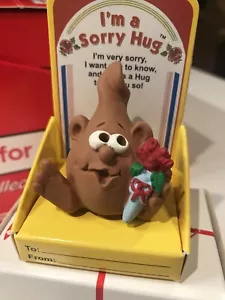 "I'm a Sorry Hug" - Figurina da collezione The Hug Factory nuova con scatola regalo - Foto 1 di 7