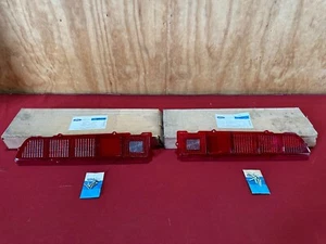 NOS 1970-1971 FORD TORINO TAILLIGHT LENS FoMoCo 500 D0OZ-13450-A D0OZ-13450-B - Bild 1 von 8