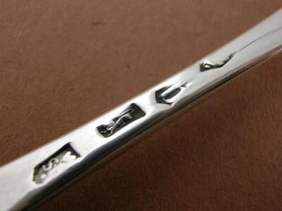 Cuchara de plata de 7 3/8" de Jorge II temprano SAMUEL HUTTON Londres c1737 escudo de león Foto 1 de 4