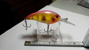 UNK CRANK BAIT, ORANGE W/PINK BACK, 2 1/2"BODY,4" OA, 1/2 OZ., USED, EXC. COND. - Picture 1 of 4