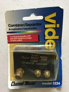 Combinador Separador Salida VHF y UHF Canal Maestro 75 Ohmios - Color Negro/Dorado  - Imagen 1 de 2